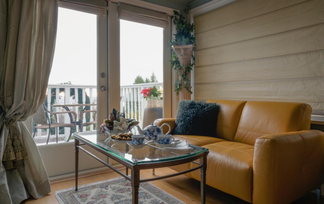 Crystal'S View Bed & Breakfast North Vancouver Exterior foto